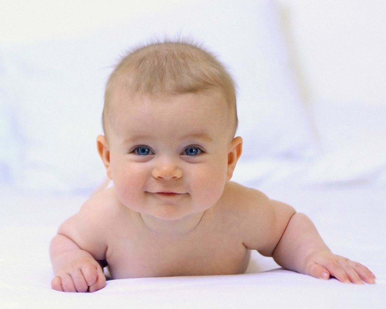 TRENDING ON ONEINDIA But the most bizarre advice that the pregnant mother receives is to eat specific kinds of foods to improve the baby's complexion. Our country's obsession with fair skin may probably never end. Although majority of our Indian folks are educated, a fair complexioned baby is always preferred, even if dark skin runs in the family genes for generations.